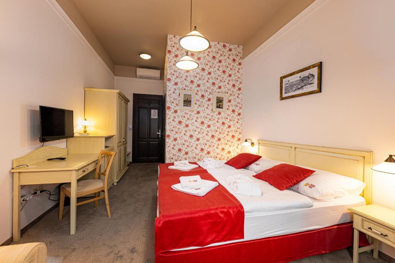 エステルゴム バジリカ アラット パンツィオ Bed & Breakfast エクステリア 写真