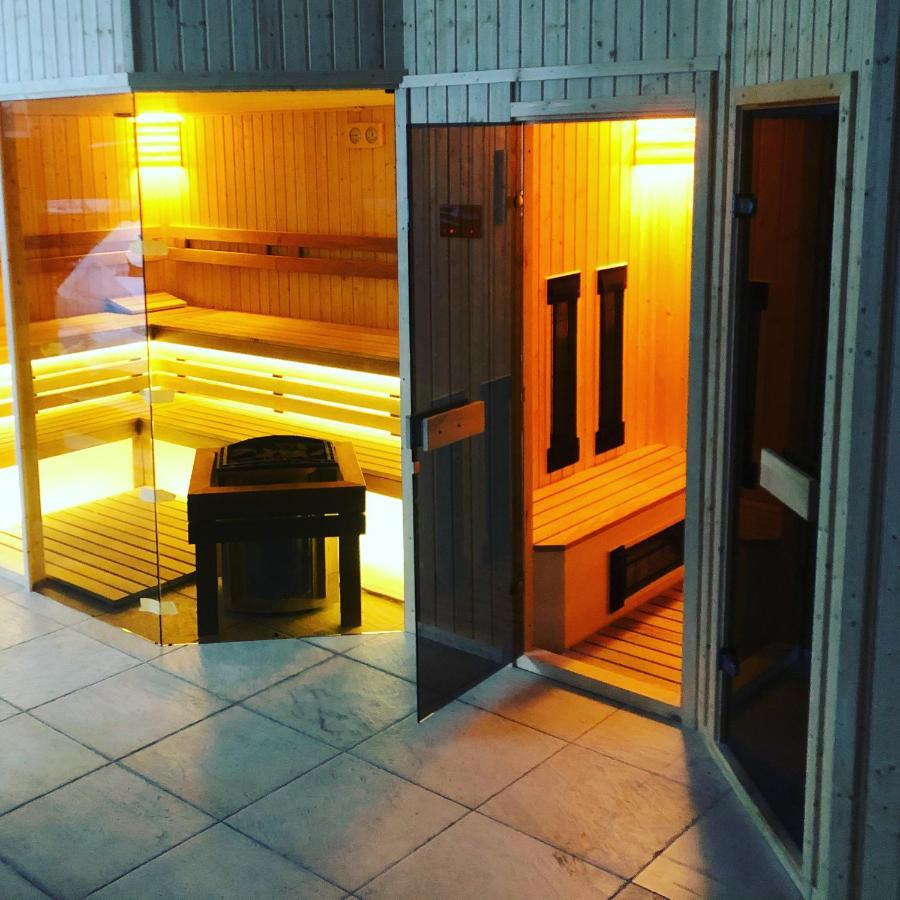 エステルゴム バジリカ アラット パンツィオ Bed & Breakfast エクステリア 写真