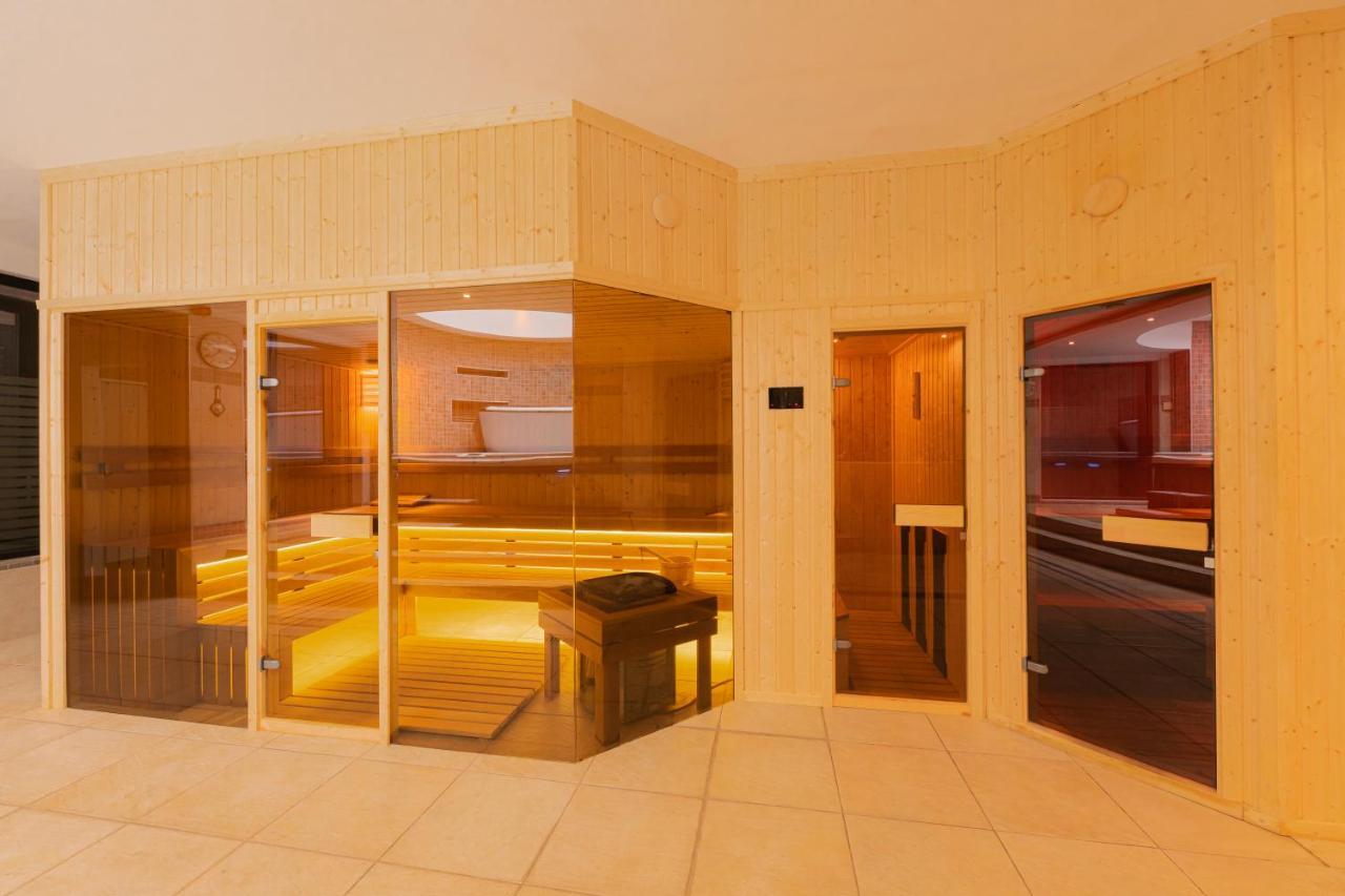 エステルゴム バジリカ アラット パンツィオ Bed & Breakfast エクステリア 写真
