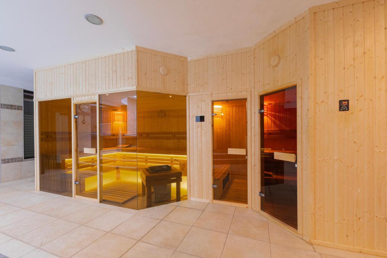 エステルゴム バジリカ アラット パンツィオ Bed & Breakfast エクステリア 写真