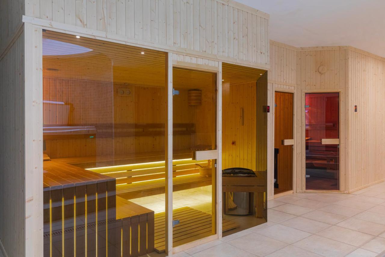 エステルゴム バジリカ アラット パンツィオ Bed & Breakfast エクステリア 写真